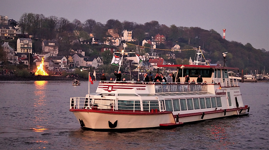 MS COMMODORE Osterfeuer