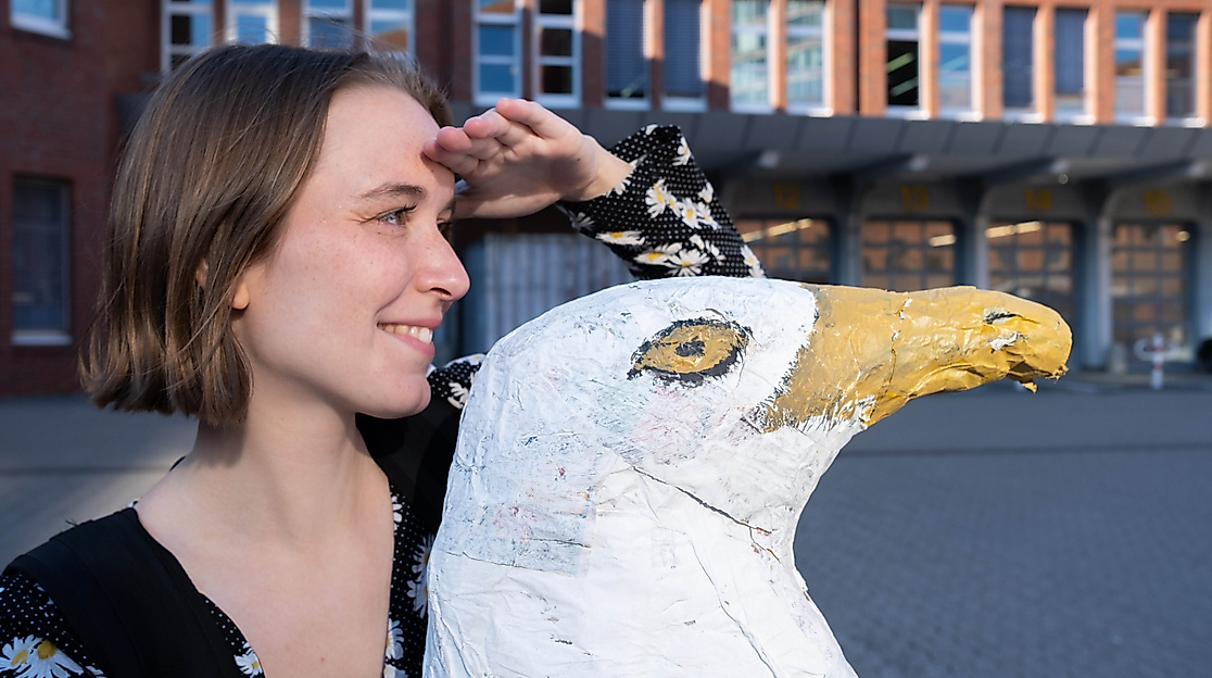 Mona Harry mit Möwe