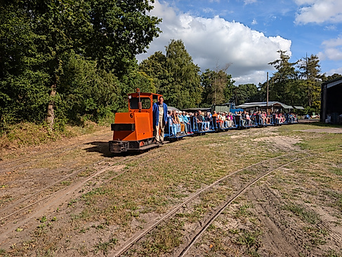 Torfbahnzug auf dem Betirebshof der Torfbahn