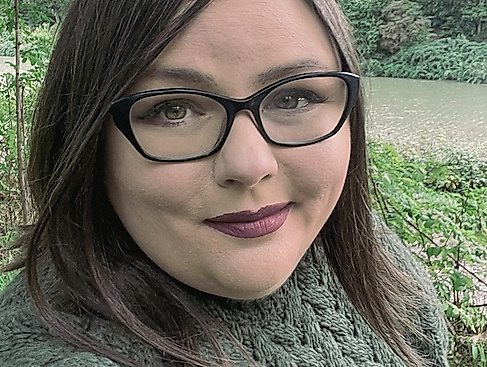 Emily Bähr liest aus 'Tainted Vows - Gods of New Olympia 2'