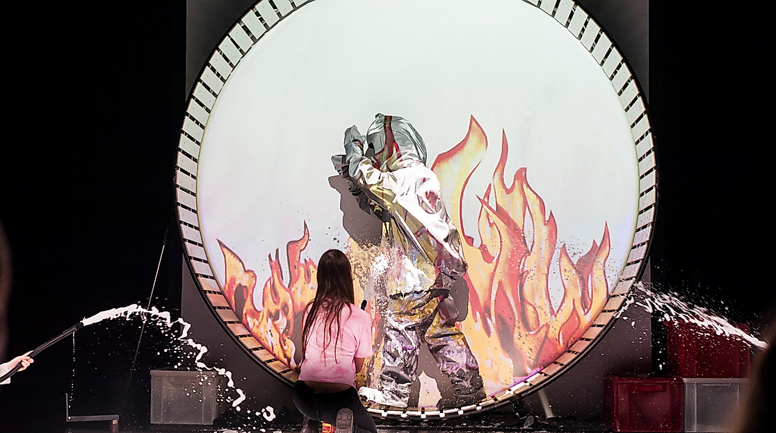 Feuerbekämpfung auf der Bühne