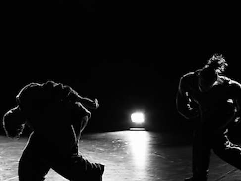 „inBetween“ & „The craftly uncanniness behind the semblance of things“ - Zwei Tanztheaterstücke