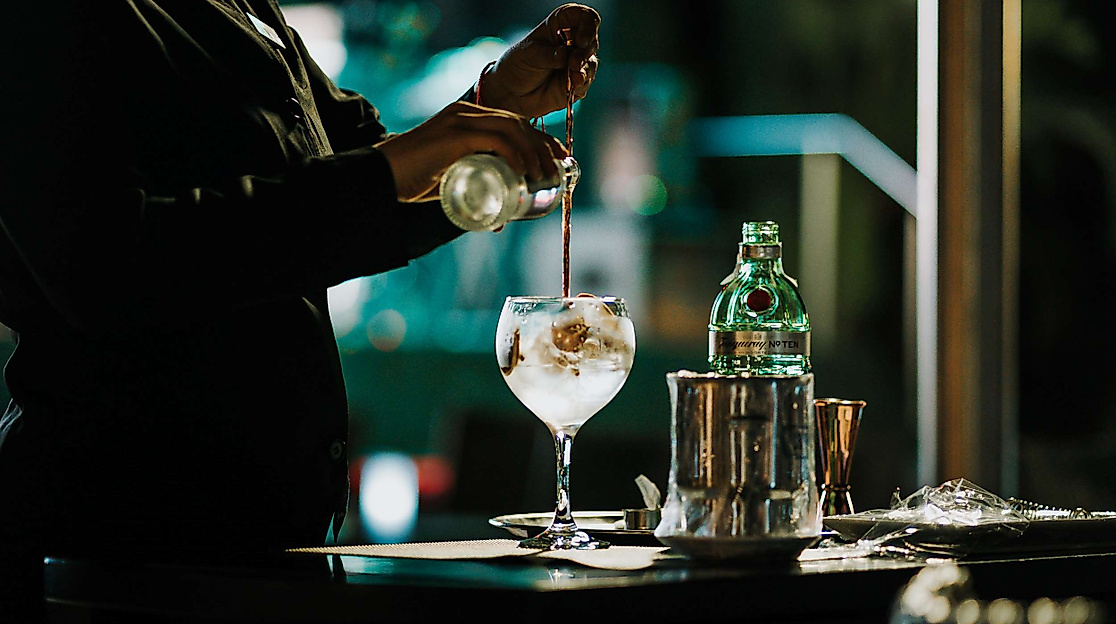 jahreszeiten-bar-nachtleben-c-unsplash-bjarne-vijvinkel