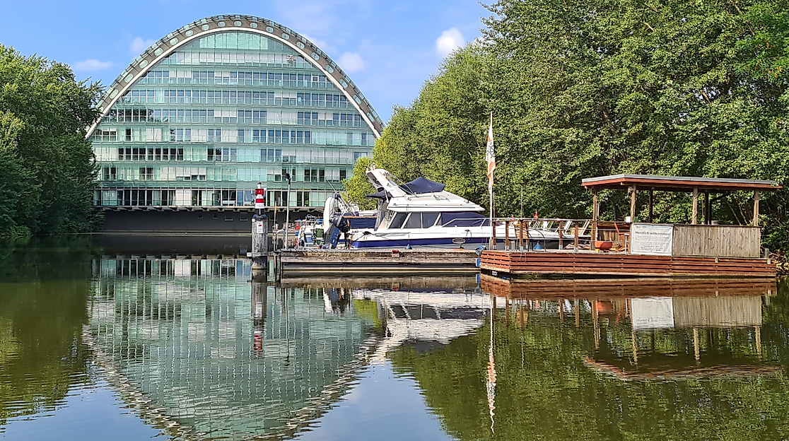 Hochwasserbassin hinter dem Berliner Bogen