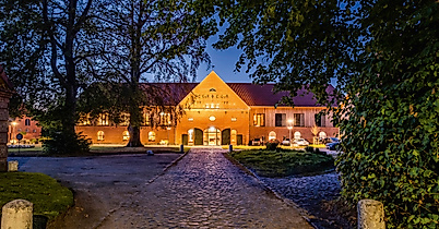 poi-hotel-breitenburg-hausfront_abendfoto-a.haug-web-2500x1500