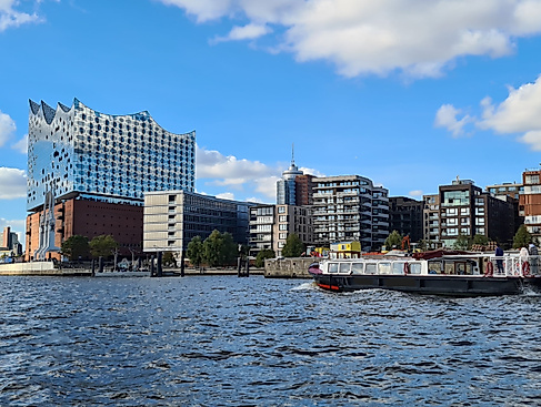 Wir erkunden die HafenCity von der Wasserseite