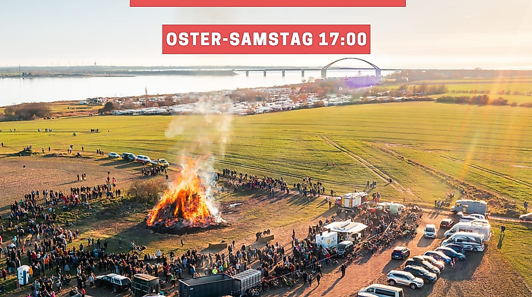 Osterfeuer mit Meerblick