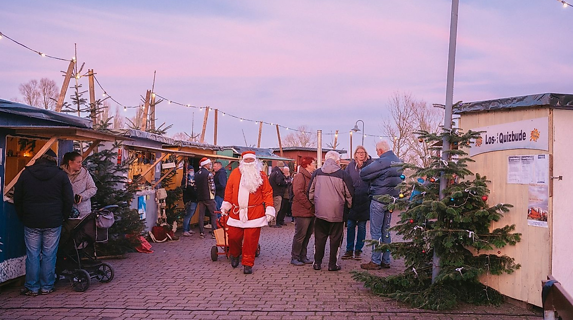 Maritimer Weihnachtsmarkt rund um den historischen Hafen
