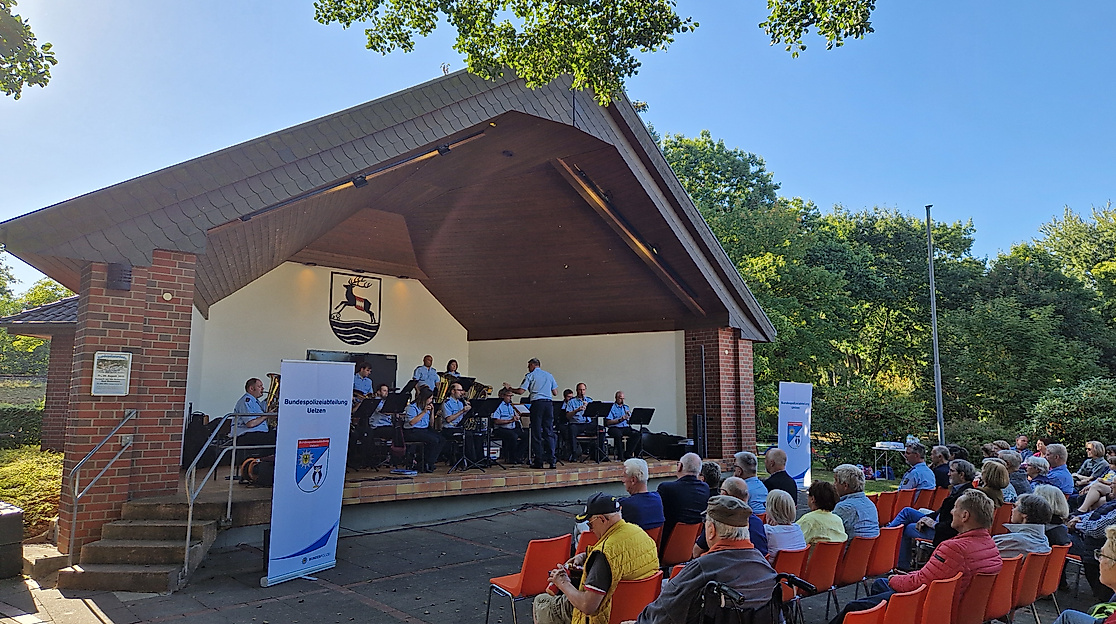 Wohltätigkeitskonzert im Kurpark am See