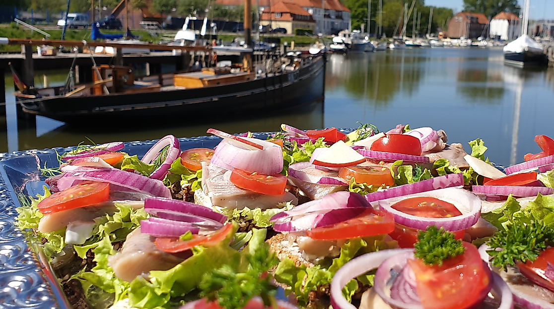 Matjes am Hafen