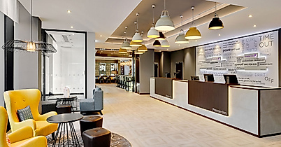 Rezeption Premier Inn Hamburg City