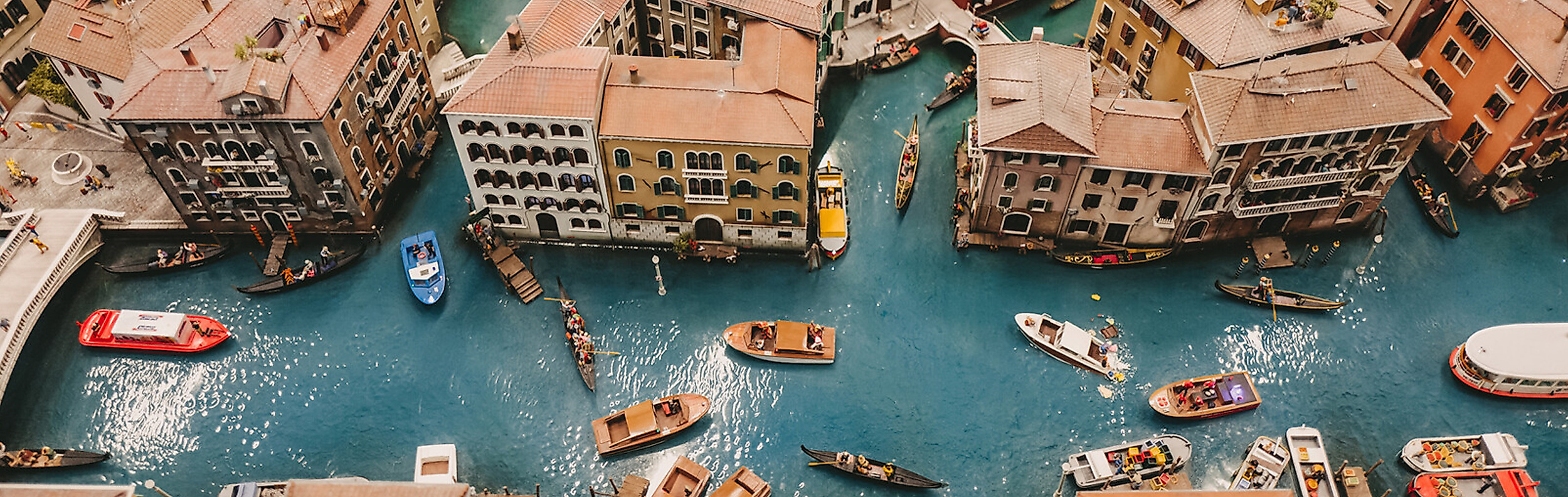 Detailreiche Miniaturdarstellung von Venedig mit Wasserstraßen, Booten und Gebäuden im Miniatur Wunderland.