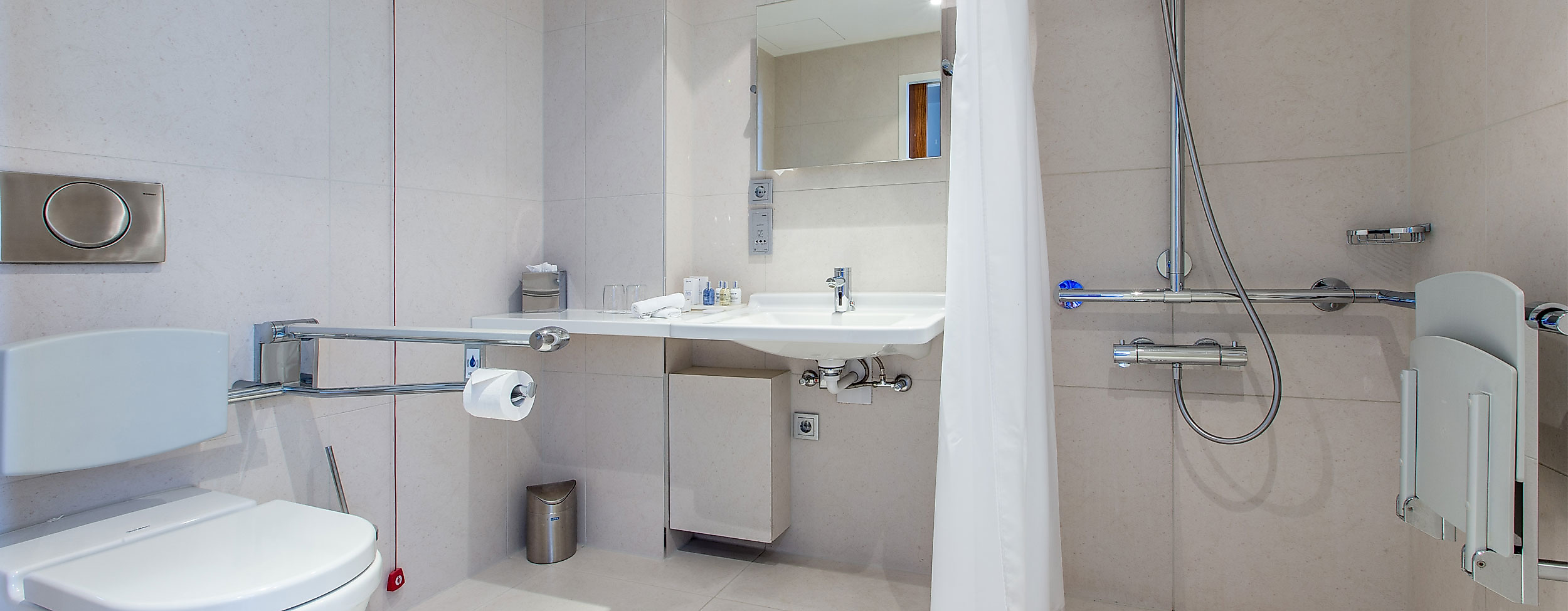 Behindertengerechtes Bad Radisson Blu Hamburg Dammtor