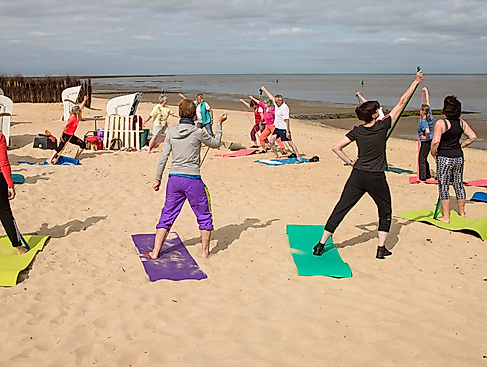 Strand-Gymnastik "Fit in den Tag"