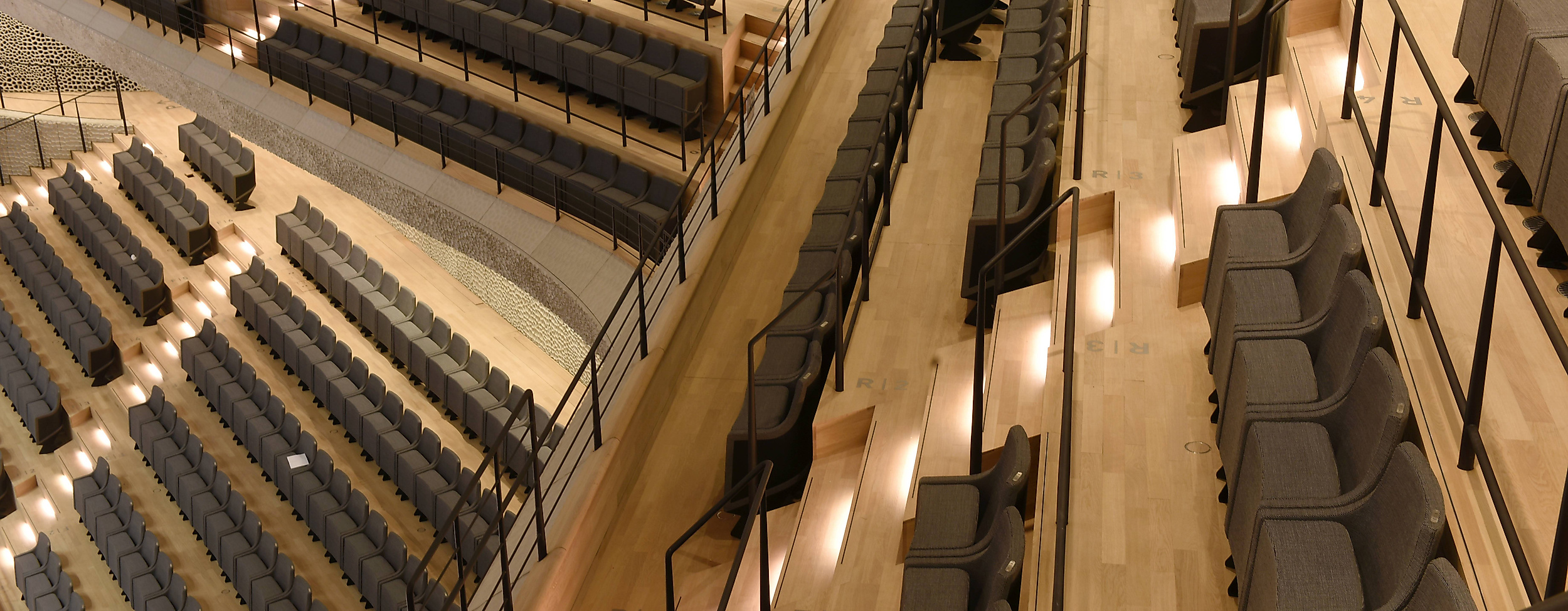 elbphilharmonie_grosser-saal-sitzreihen_c-2016-michael-zapf