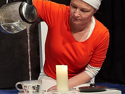 1. Harburger Theatertreffen: Wasser – ein philosophisches Geplätsche