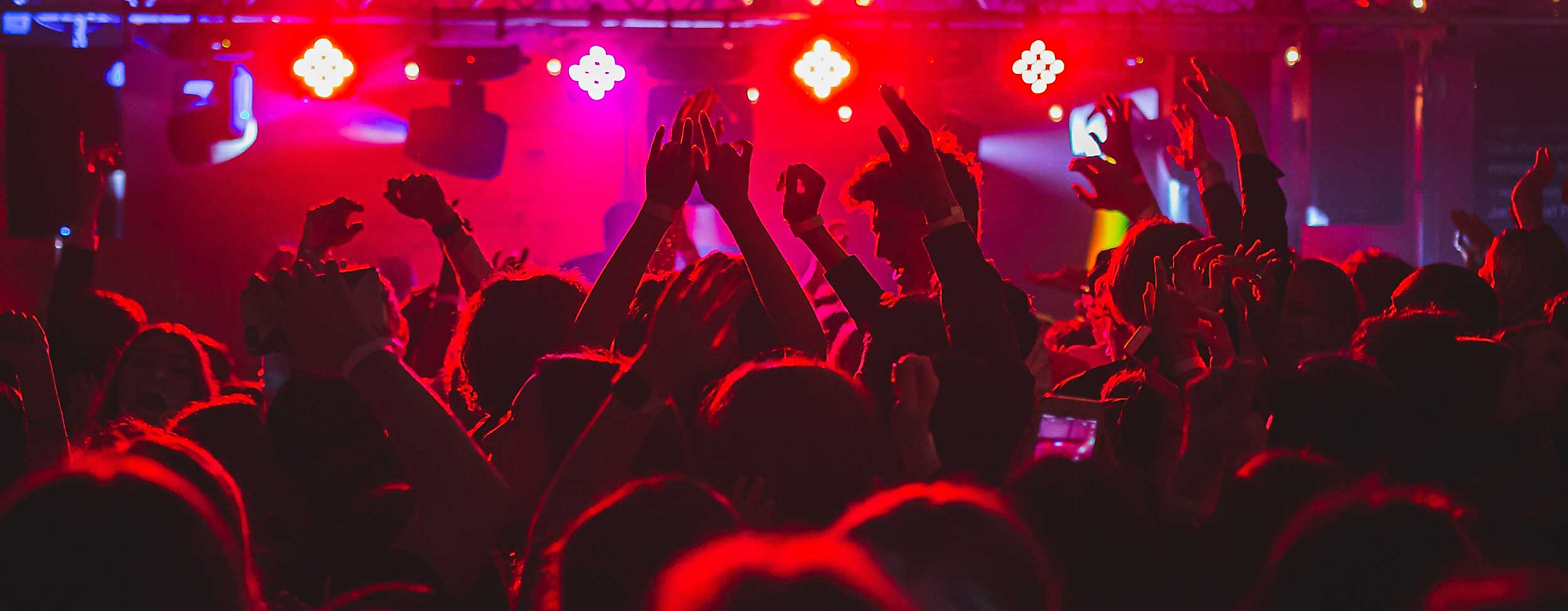 suedpol-nachtleben-party-rave-c-unsplash-long-truong