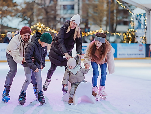 eiswelt-scharbeutz-2024-familie-auf-eis-talb-christian-schaffrath