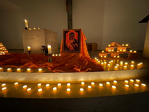 Kerzen auf dem Altar