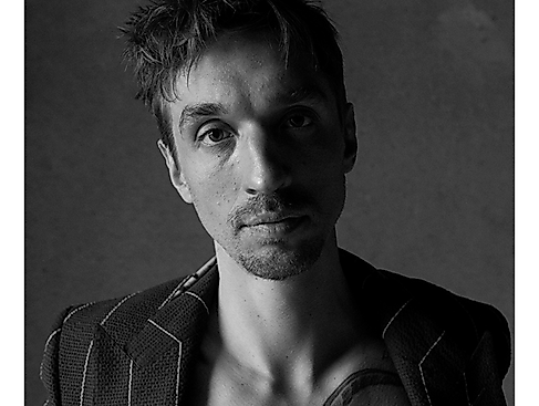 LUCAS UECKER F+K PRESENTS (SINGER/SONGWRITER)
