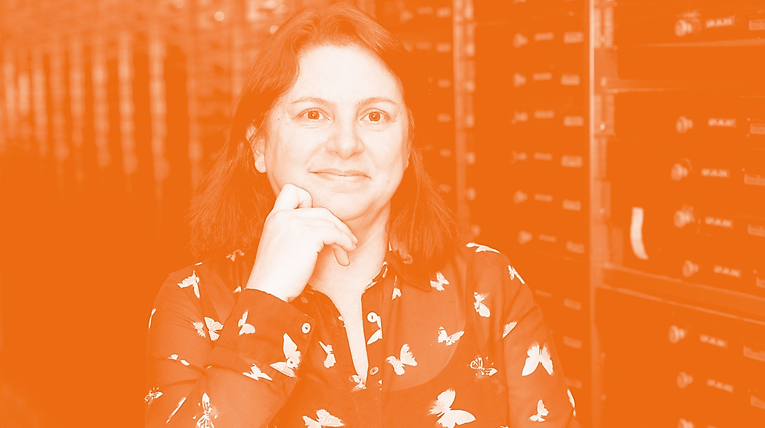 Portrait-Karina-orange