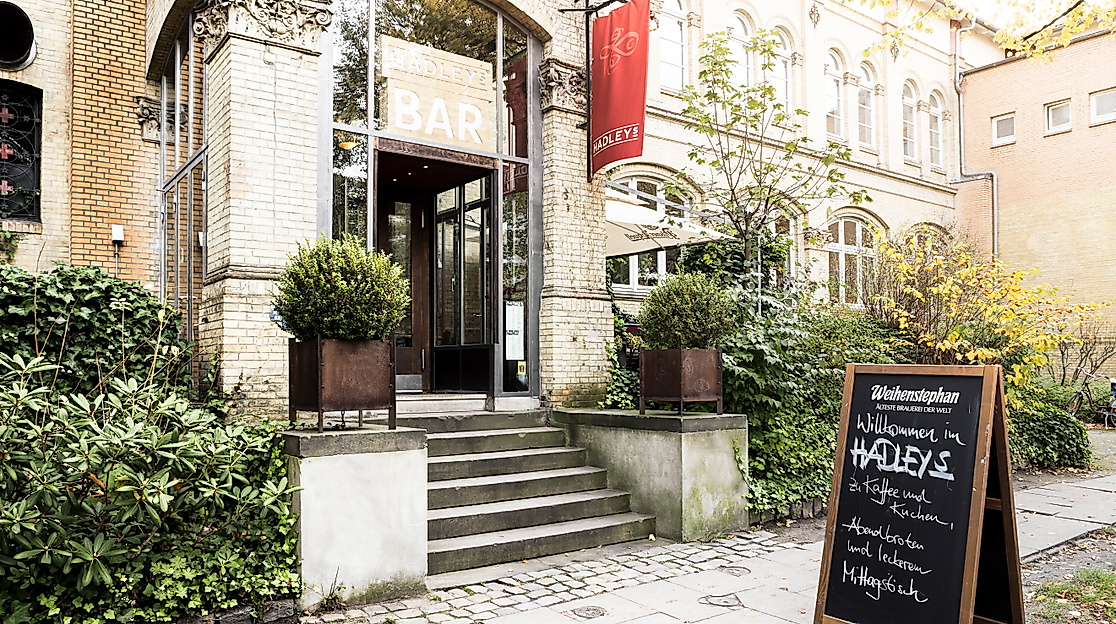 hadleys-eingang_c-cafe-hadleys-betriebsgmbh