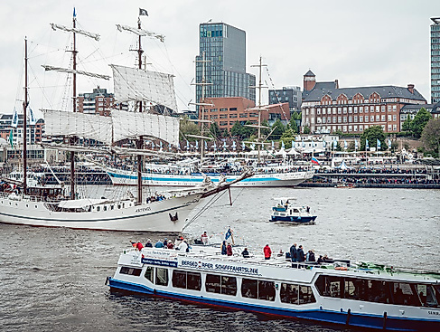 Segeltörn zur Auslaufparade Hamburger Hafengeburtstag 2026 - An Bord der Mare Frisium
