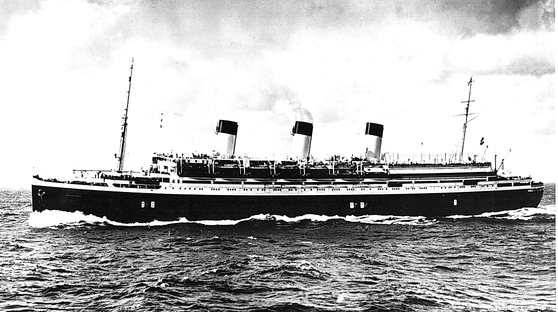 Bildzeile: Die „Cap Arcona“ - bis 1939 ein Luxusdampfer, dann eingesetzt bei der Kriegsmarine und kurz vor Kriegsende schwimmendes KZ