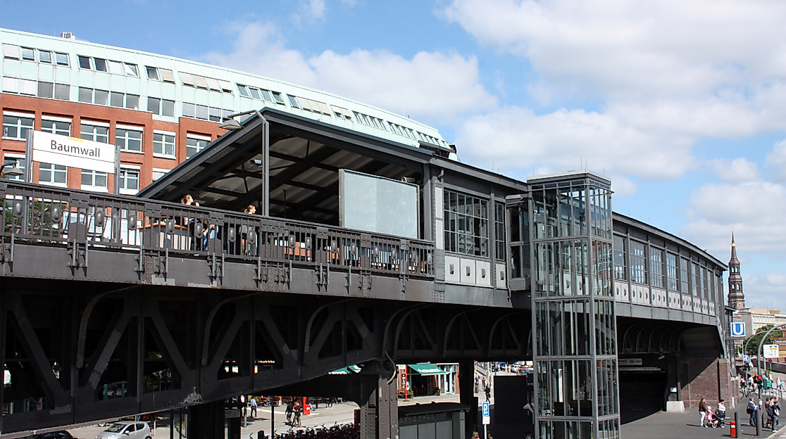 Treffpunkt: U-Bahnhof Baumwall (Elbphilharmonie)
