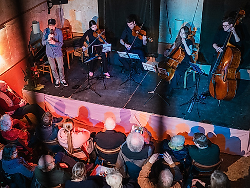 MW26_S3_Late-Night_700x420