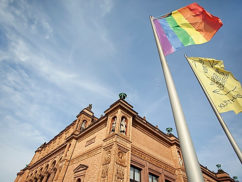 Pride Flag vor der Hamburger Kunsthalle, 2024