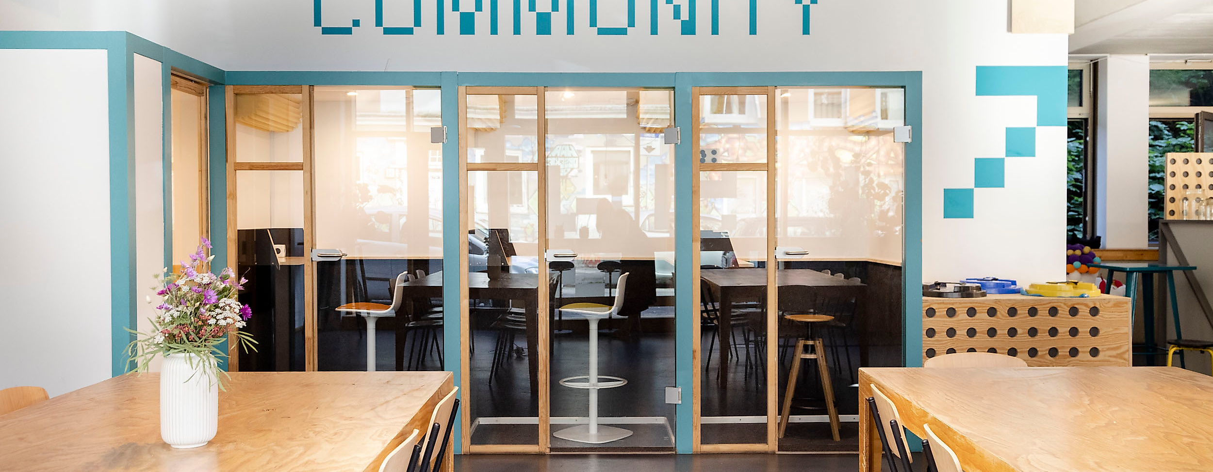 betahaus _ Schanze_Telefonboxen Café_Credit_ Janine Meyer