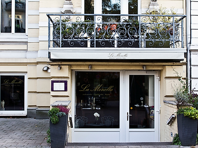 la-monella_front_c-2018_tschreiber