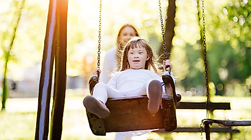 inklusion-kind-schaukel-outdoor-500px