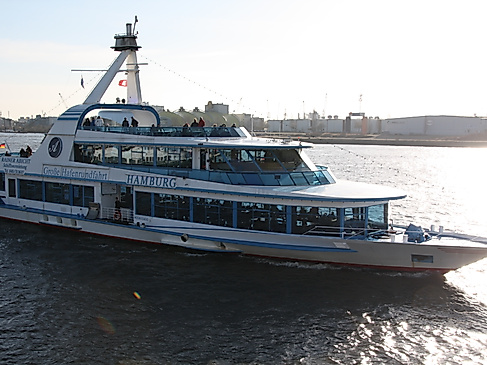 Fahrgastschiff MS HAMBURG