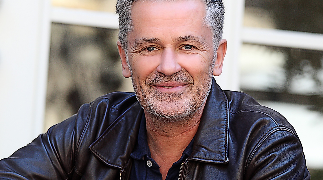 881511361684F6D___Selected