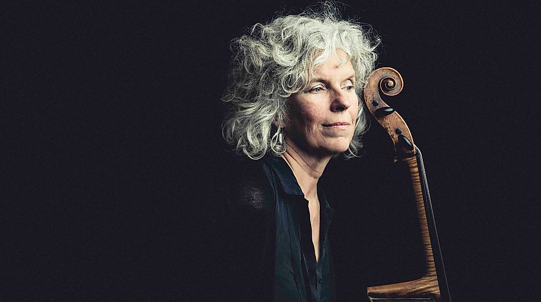 Christina Meißner mit Violoncello