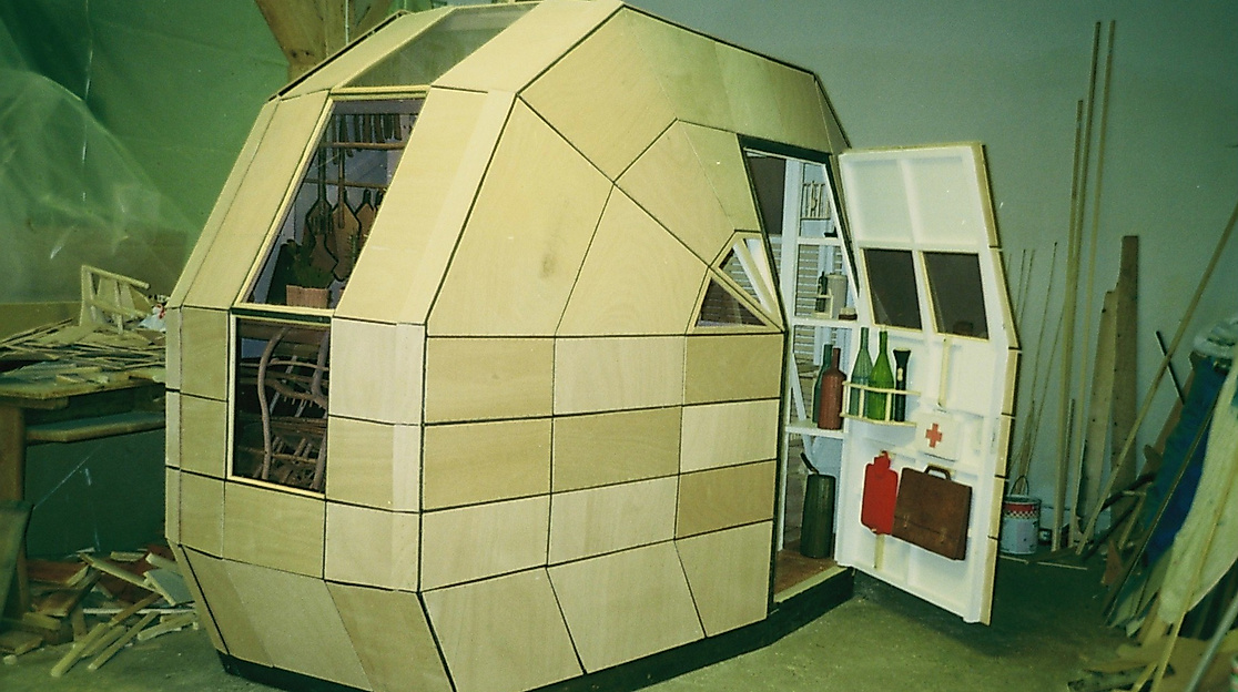 Futuristisches Mini-Holzhaus