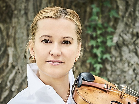 Neuen Philharmonie Hamburg / Maria Solozobova