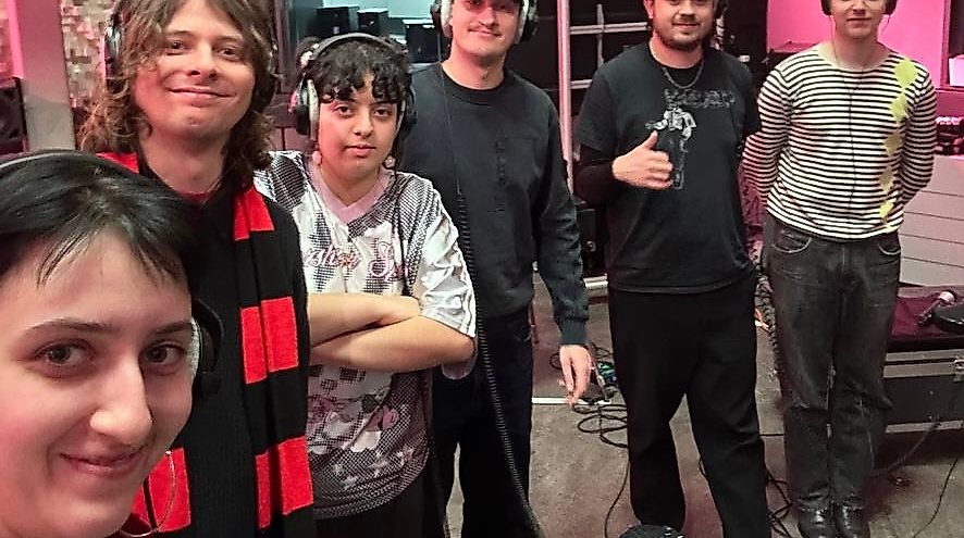 Gruppenfoto im Musikstudio