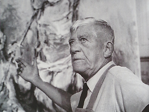 Künstler im Atelier vor Gemälde