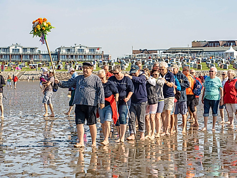 Wattenlaufen mit Musik mit Billy Burrito