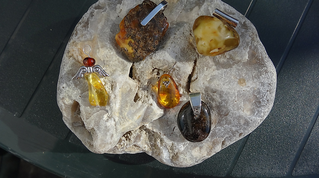 Bernsteinschleifstücke