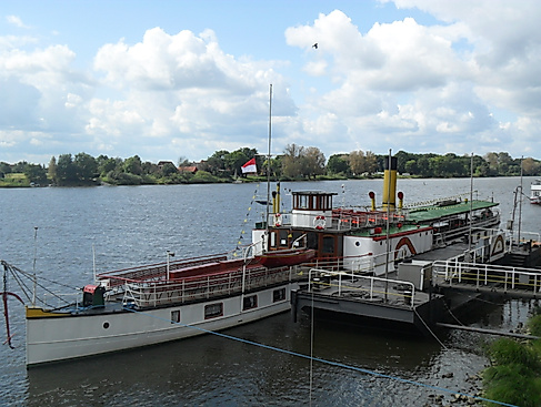 Tour mit dem Raddampfer "Kaiser Wilhelm" Fahrt mit der Old Merry Tale Jazzband