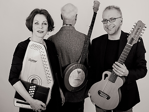Musikalisches Trio mit Instrumenten