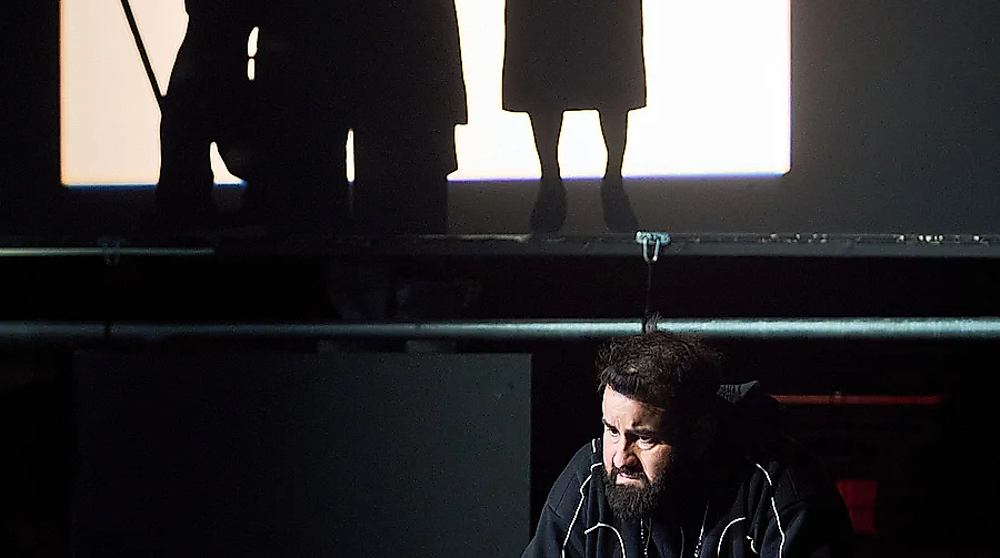 Keine Aufstiegsgeschichte
                                - Stückentwicklung von Marco Damghani, Olivier David und Ensemble