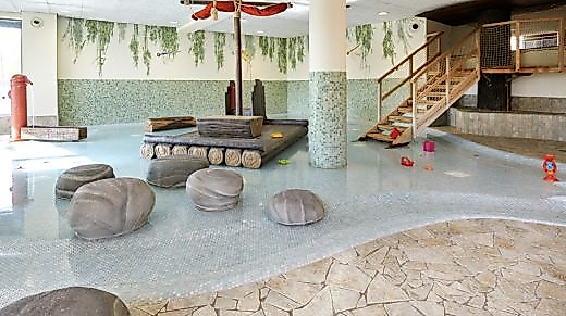 bille-bad-ausklapper-wasserspielplatz-becken