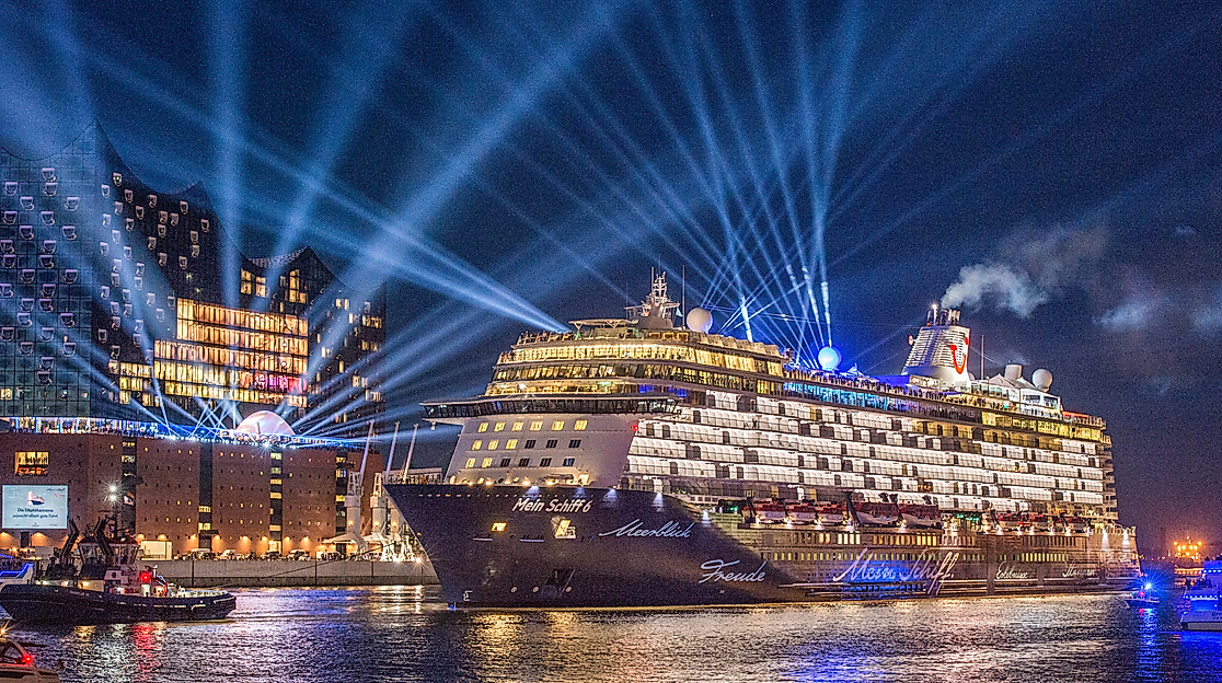 taufe-mein-schiff-6_c-christian-spahrbier-9