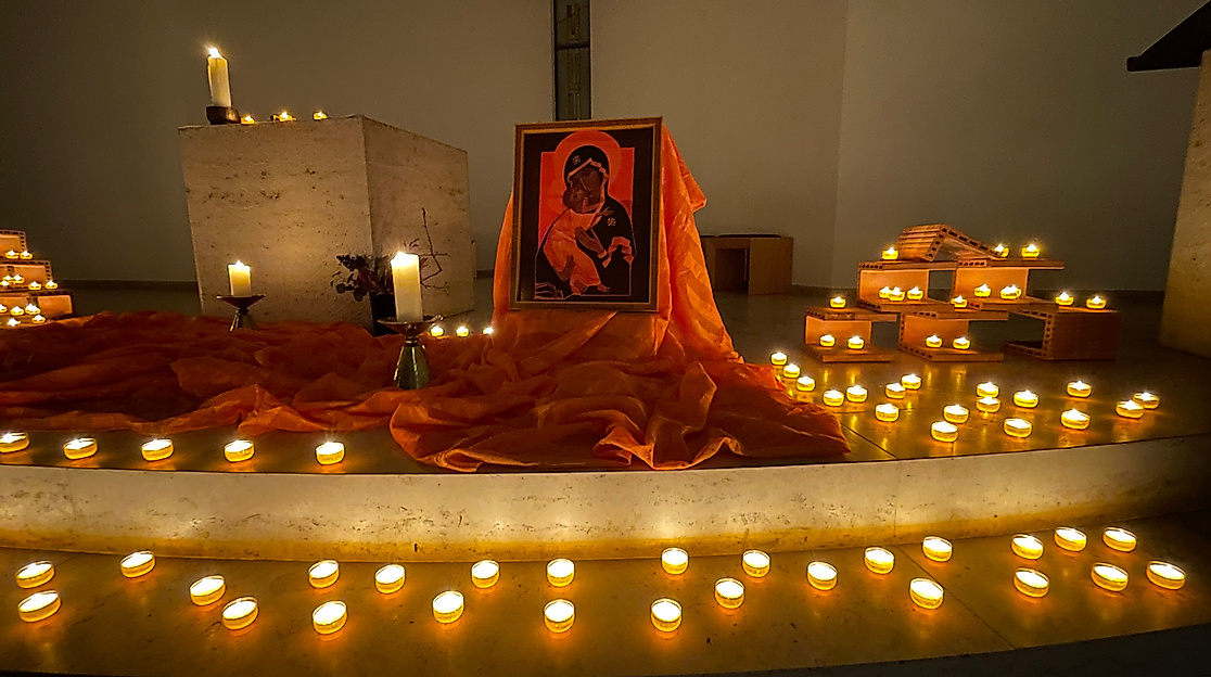 Kerzen auf dem Altar