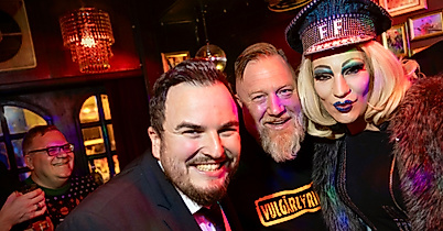 Elton, Lex Dildo, Fabian Zahrt, Fanny Funtastic und Pascal aka DJ Pam in der Olivia Jones Bar